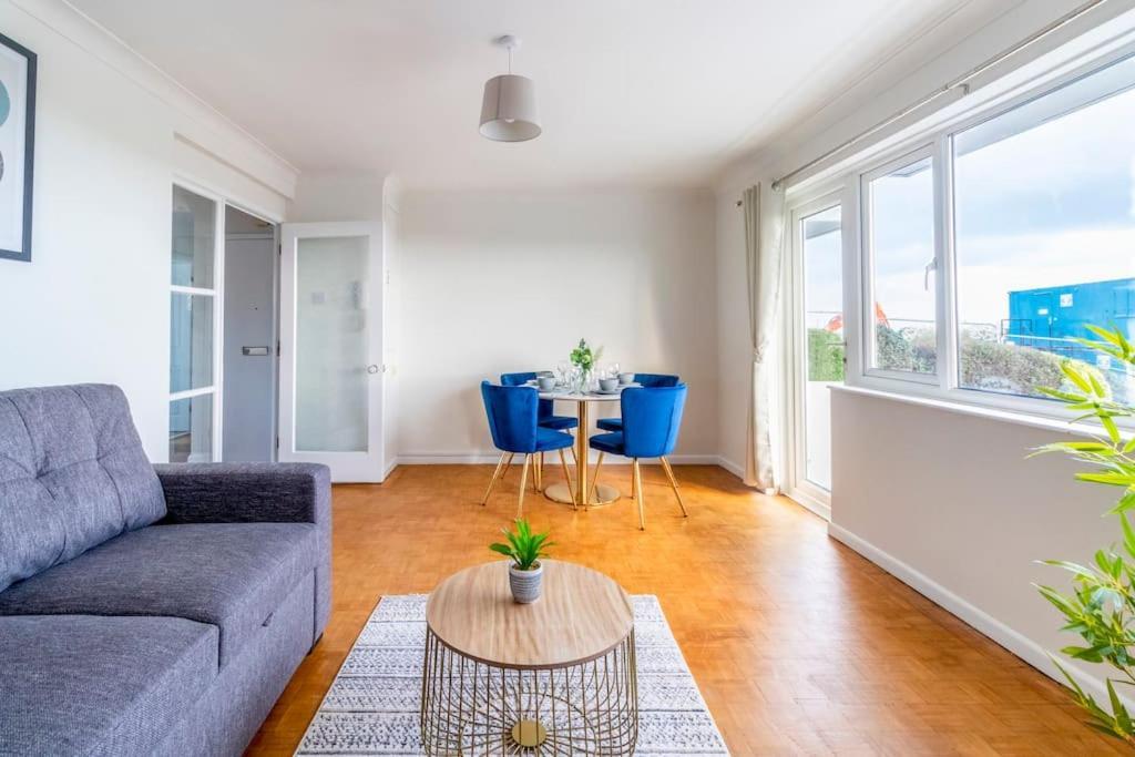 Beautiful Sea View 2 Bedroom Sleeps 6-Free Parking Борнмут Екстер'єр фото