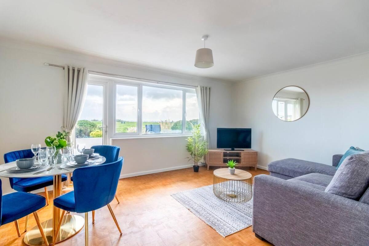 Beautiful Sea View 2 Bedroom Sleeps 6-Free Parking Борнмут Екстер'єр фото